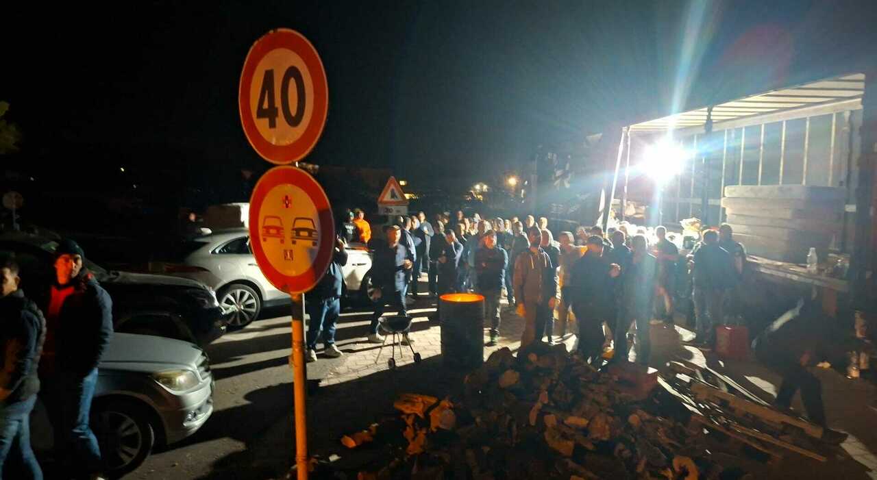 caro carburante la protesta degli autotrasportatori dilaga cos236 rischia di fermarsi tutta l italia da Quotidianodipuglia.it caro carburante la protesta degli autotrasportatori dilaga cos236 rischia di fermarsi tutta l italia
