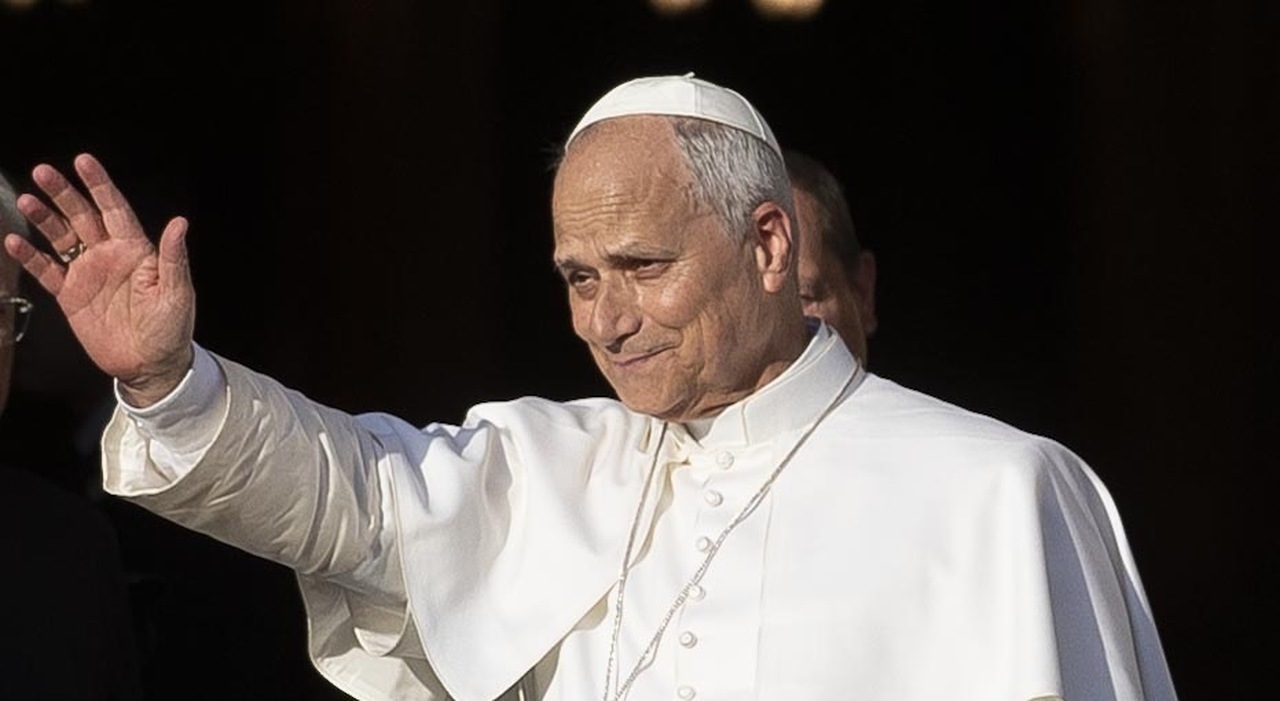 https://statics.cedscdn.it/photos/MED_HIGH/2026/10/15/9827463_15203635_papa_leone_ascolta_medici_vuole_guarire_cosa_ha_fatto_ospedale_gemelli_paure_vaticano_oggi.jpg