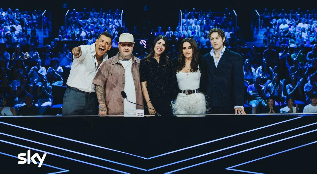 https://statics.cedscdn.it/photos/MED_HIGH/2026/10/16/9827563_16003510_x_factor_12_concorrenti_live_show_chi_sono_scelte_irama_gabbani_jake_paola_oggi.jpg