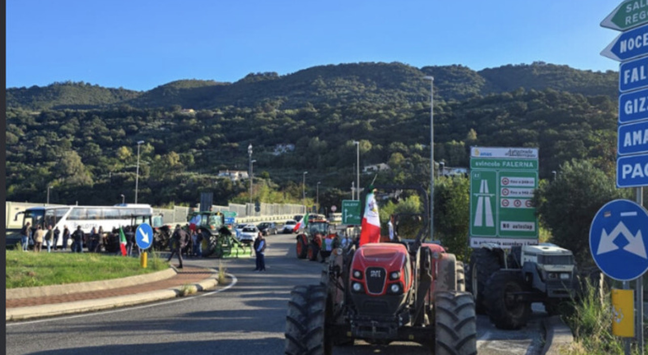 autostrade bloccate a nola e caianello la protesta di agricoltori e camionisti contro il carovita