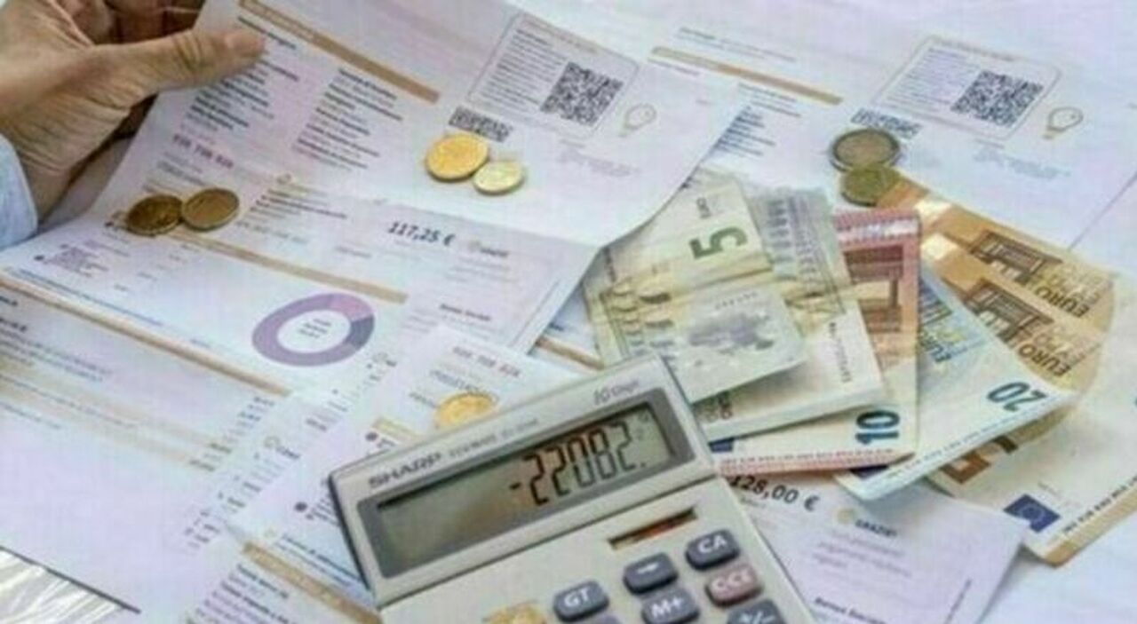 https://statics.cedscdn.it/photos/MED_HIGH/2026/10/16/9829225_16144411_bollette_luce_gas_come_risparmiare_prezzo_fisso_conviene_si_o_no.jpg