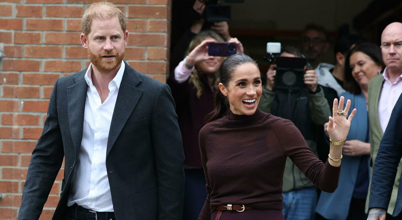https://statics.cedscdn.it/photos/MED_HIGH/2026/10/16/9829458_16175139_harry_meghan_licenzialmenti_societa_manciata_dipendenti_oggi.jpg