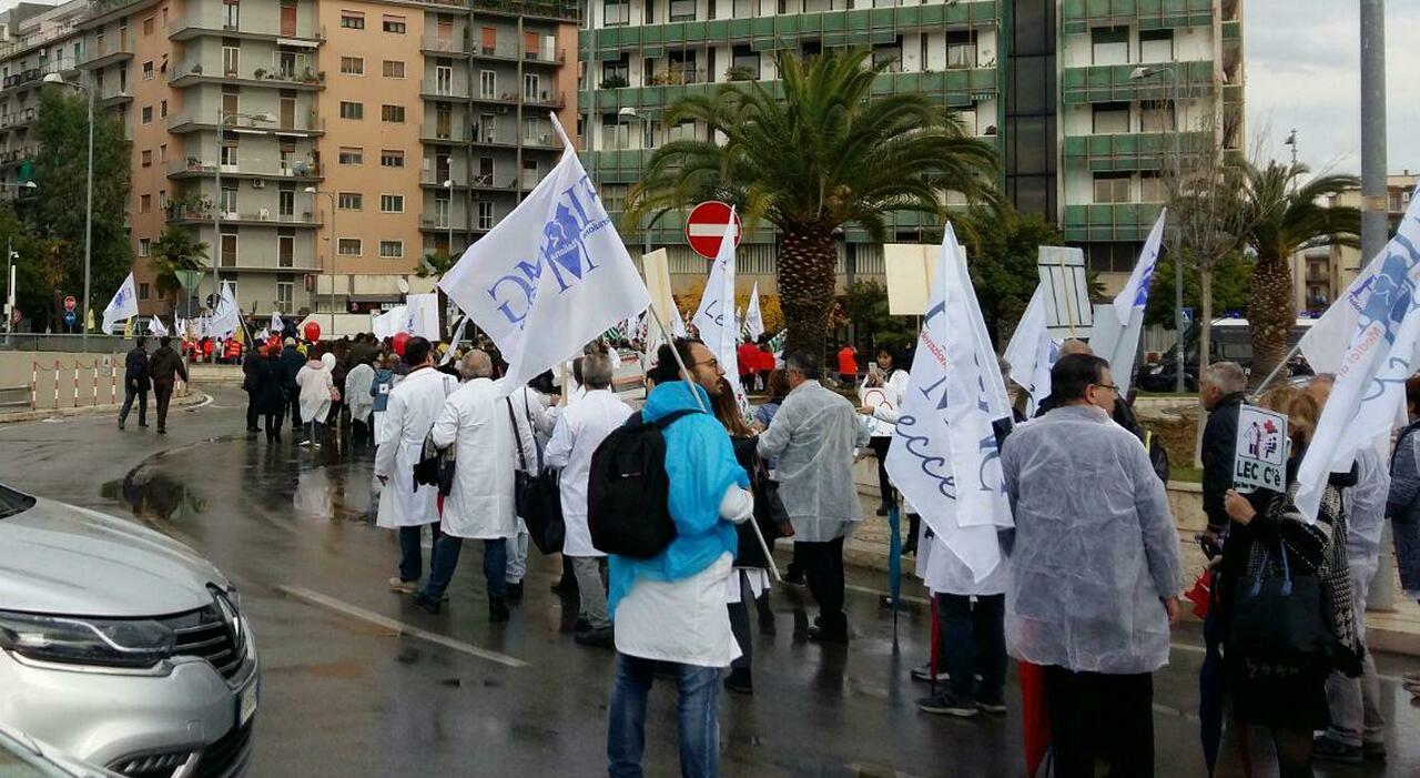 pochi medici e tanto stress parte la mobilitazione la regione cerca laccordo da Quotidianodipuglia.it pochi medici e tanto stress parte la mobilitazione la regione cerca laccordo