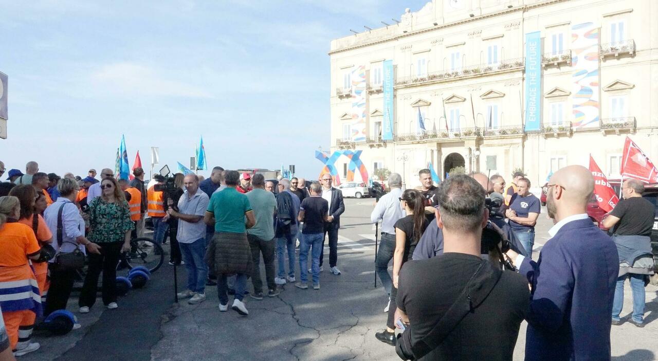amiu vicina al tracollo si riparte con la protesta a palazzo di citt224 da Quotidianodipuglia.it amiu vicina al tracollo si riparte con la protesta a palazzo di citt224