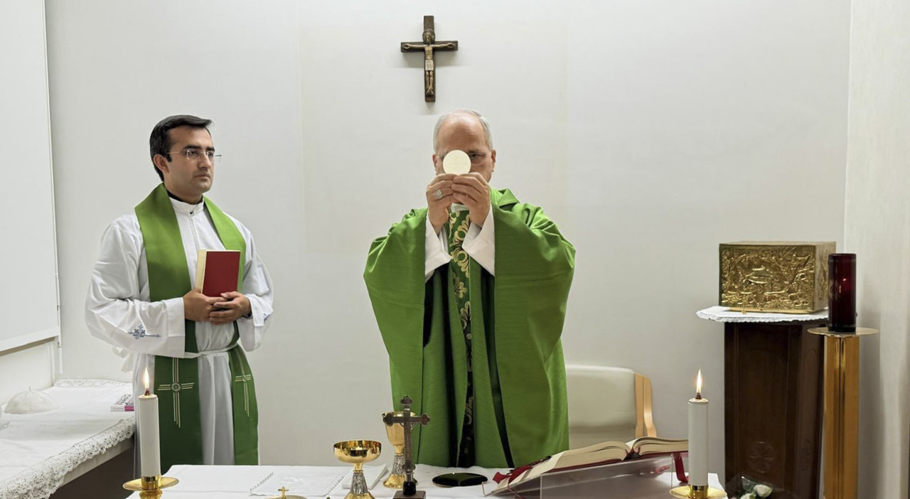 https://statics.cedscdn.it/photos/MED_HIGH/2026/10/16/9829738_16212712_papa_leone_dimesso_gemelli_oggi_angelus_telefonata_putin_cosa_sono_detti_oggi.jpg