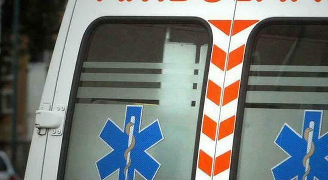 https://statics.cedscdn.it/photos/MED_HIGH/2026/10/17/9831113_17114807_ambulanza2.jpg