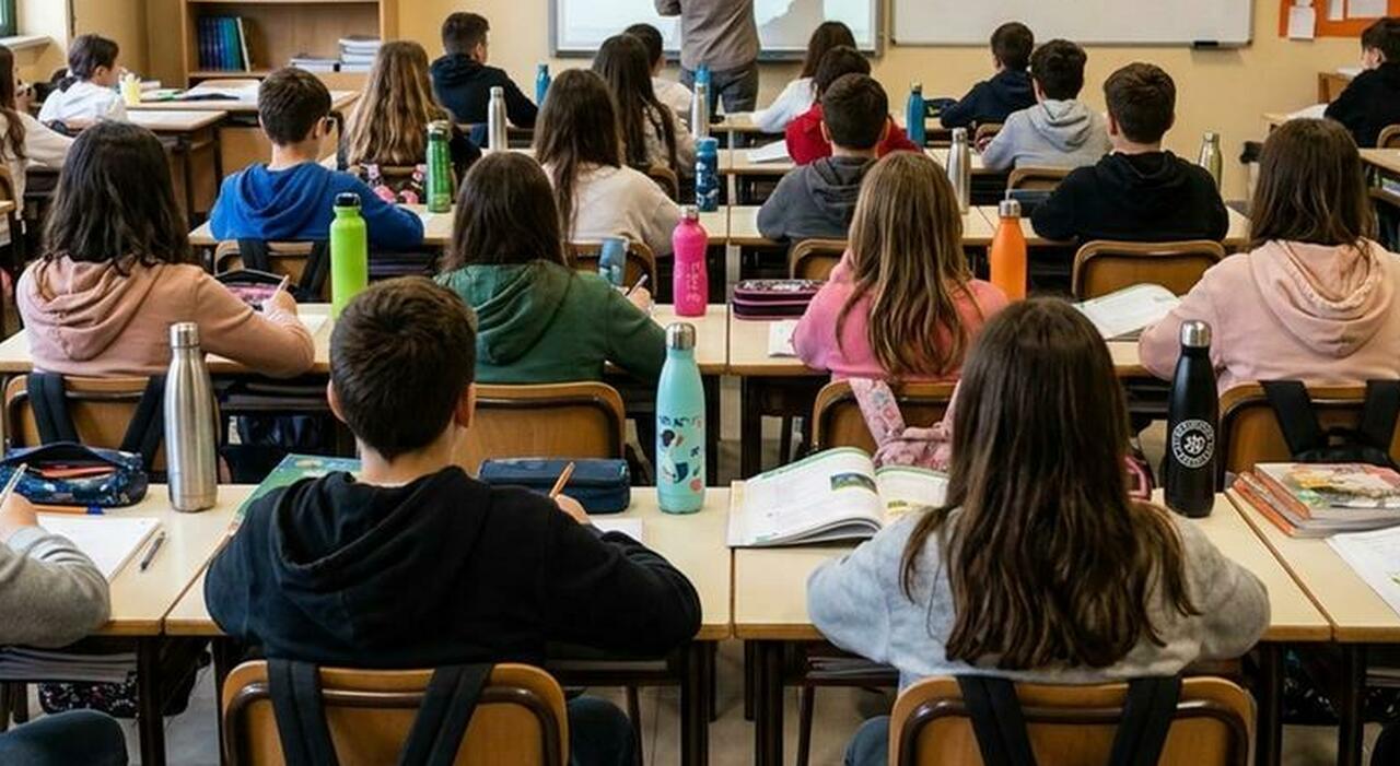 sciolgono di nascosto psicofarmaci nelle borracce dei compagni di classe quattro minorenni a rischio sospensione le famiglie sanzione esemplare da Ilgazzettino.it sciolgono di nascosto psicofarmaci nelle borracce dei compagni di classe quattro minorenni a rischio sospensione le famiglie sanzione esemplare
