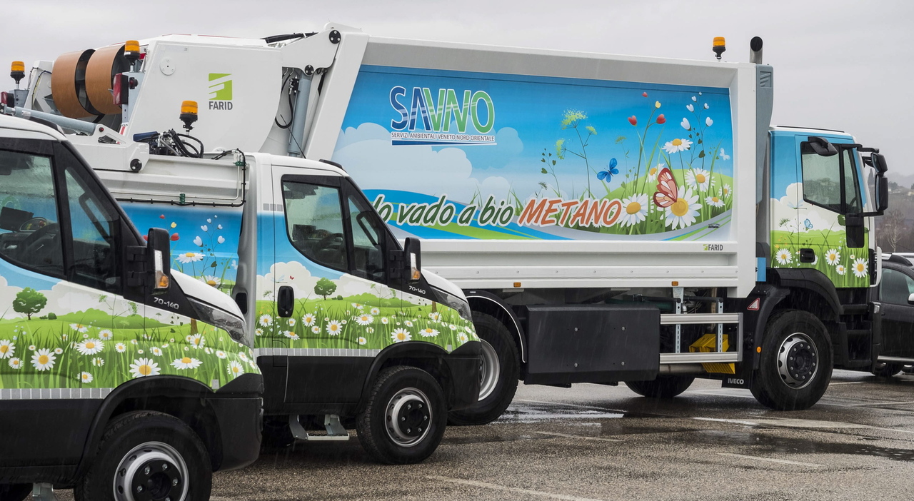 anziano cade in casa la moglie sente il camion della spazzatura e chiama in aiuto due operatori ecologici da Ilgazzettino.it anziano cade in casa la moglie sente il camion della spazzatura e chiama in aiuto due operatori ecologici