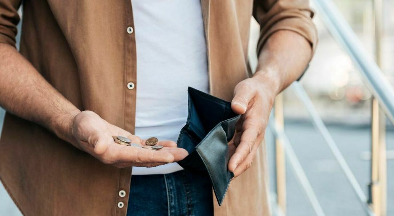 https://statics.cedscdn.it/photos/MED_HIGH/2026/10/18/9833102_18150854_portafoglio_smarrito_legnago_restituisce_proprietario_ricompensa_lavoro.jpg