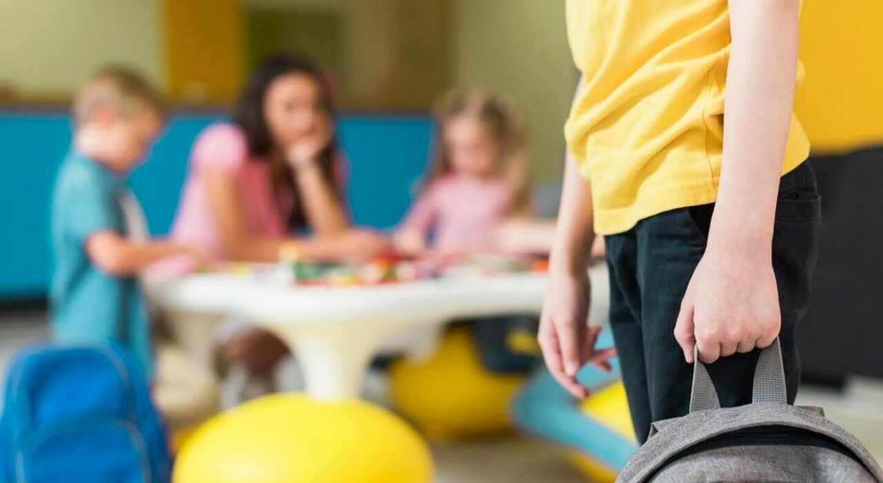 https://statics.cedscdn.it/photos/MED_HIGH/2026/10/18/9833471_18215108_abusi_bambini_asilo_napoli_violenza_maestre_scuola.jpg