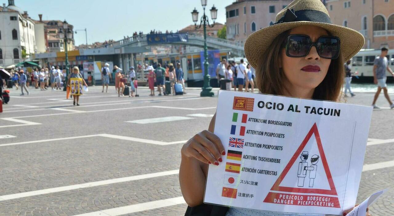 borseggiatori trasfertisti caccia a chi li finanzia si tratterebbe di un organizzazione internazionale da Ilgazzettino.it borseggiatori trasfertisti caccia a chi li finanzia si tratterebbe di un organizzazione internazionale
