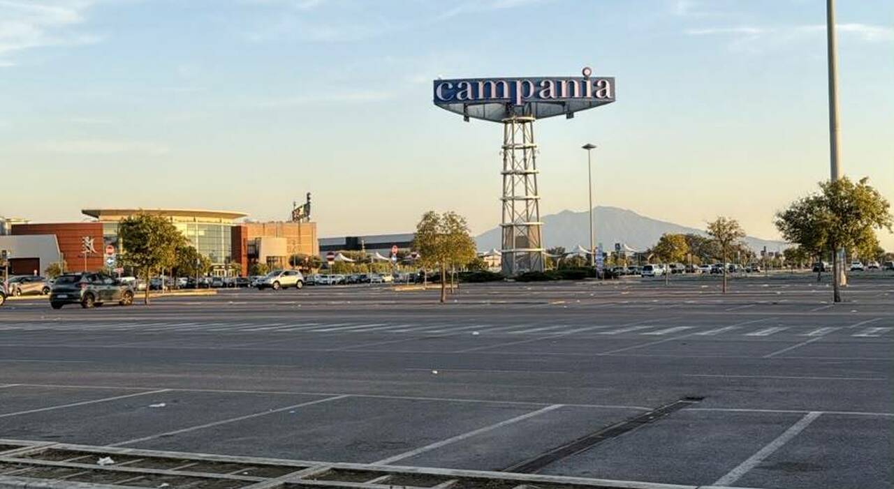 tredicenne accoltellato nel parcheggio del centro commerciale campania dopo una lite tra ragazzini fermato il padre del rivale da Ilmattino.it tredicenne accoltellato nel parcheggio del centro commerciale campania dopo una lite tra ragazzini fermato il padre del rivale