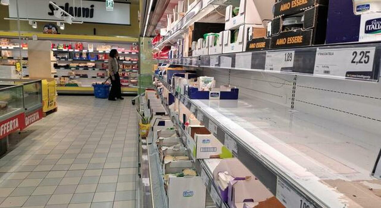 il cibo rimane a terra per la protesta dei tir supermercati vuoti in alcune citt224 cosa succede in puglia da Quotidianodipuglia.it il cibo rimane a terra per la protesta dei tir supermercati vuoti in alcune citt224 cosa succede in puglia