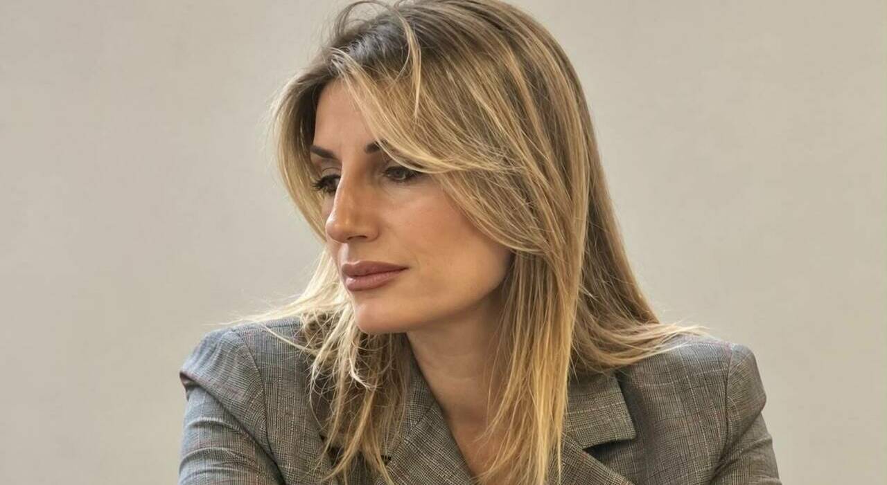 https://statics.cedscdn.it/photos/MED_HIGH/2026/10/20/9836913_20125530_violenza_economica_sulle_donne_lavoro_figli_denuncia_anita_mangialetto.jpg