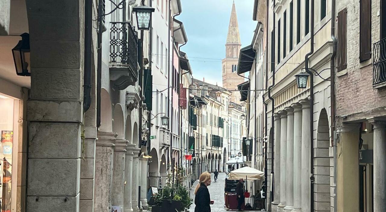 il caro carburante presenta il conto anche alle commesse del centro costrette a scendere a compromessi niente ritorno a casa per pranzo per risparmiare da Ilgazzettino.it il caro carburante presenta il conto anche alle commesse del centro costrette a scendere a compromessi niente ritorno a casa per pranzo per risparmiare