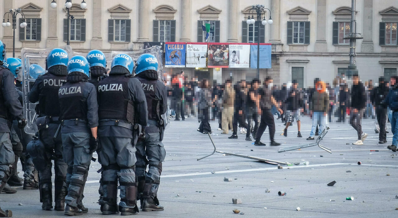 decreto sicurezza paletti del colle sui poteri dei militari fermo preventivo dei minori nasce il reato di violenza nei cortei tutte le misure da Ilmessaggero.it decreto sicurezza paletti del colle sui poteri dei militari fermo preventivo dei minori nasce il reato di violenza nei cortei tutte le misure
