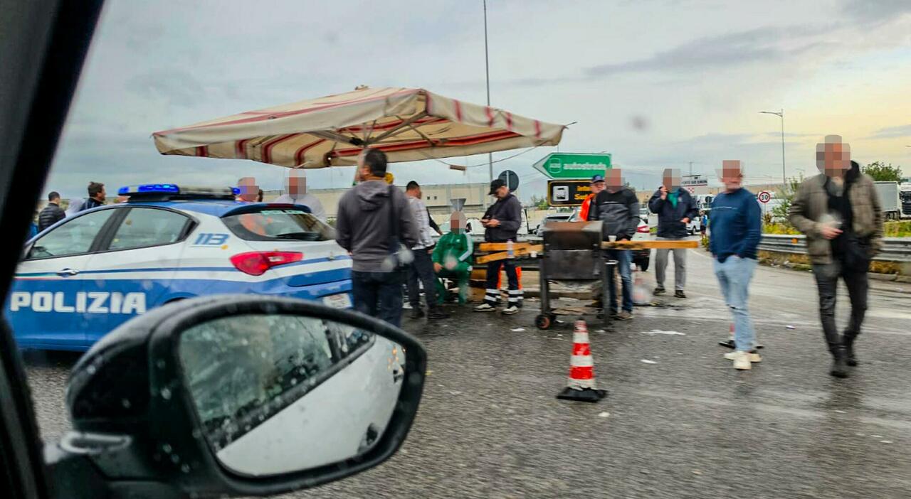ancora blocchi in puglia la protesta degli autotrasportatori continua rischio deterioramento per le merci da Quotidianodipuglia.it ancora blocchi in puglia la protesta degli autotrasportatori continua rischio deterioramento per le merci
