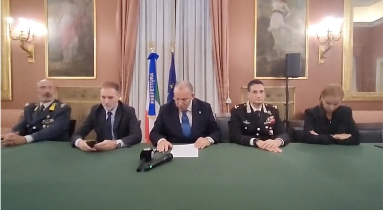 protesta autotrasportatori tra napoli e provincia scorta a 500 camion il prefetto si pu242 manifestare ma necessario rispetto regole da Ilmattino.it protesta autotrasportatori tra napoli e provincia scorta a 500 camion il prefetto si pu242 manifestare ma necessario rispetto regole