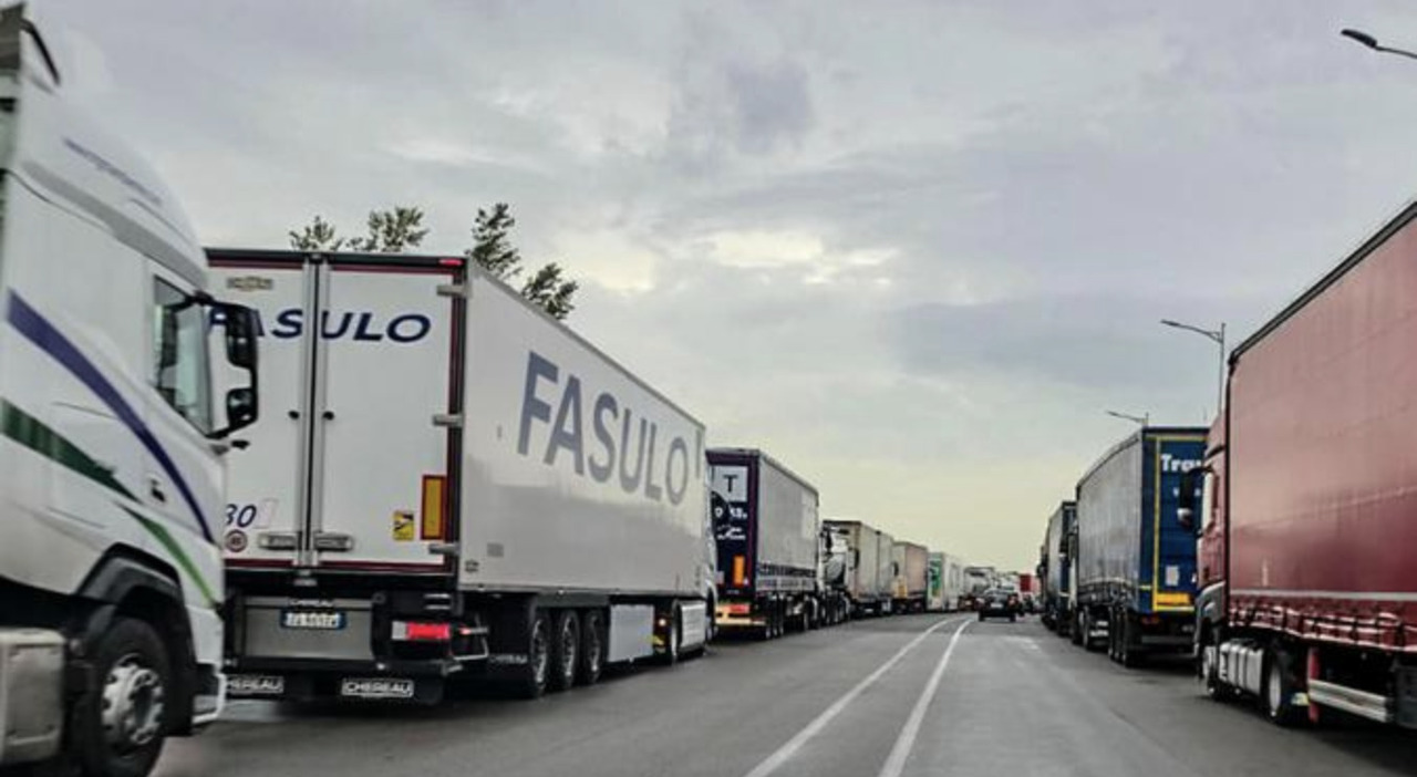 protesta dei tir rimossi i primi blocchi ma il sud resta in difficolt224 meloni oggi decreto in cdm da Ilmattino.it protesta dei tir rimossi i primi blocchi ma il sud resta in difficolt224 meloni oggi decreto in cdm
