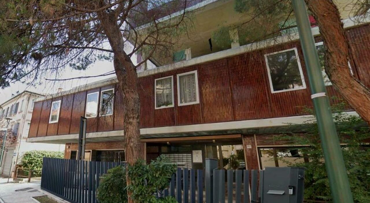 condominio in ostaggio dei tossicodipendenti tra bivacchi e vasi di piante pieni di siringhe prigionieri in casa nostra da Ilgazzettino.it condominio in ostaggio dei tossicodipendenti tra bivacchi e vasi di piante pieni di siringhe prigionieri in casa nostra