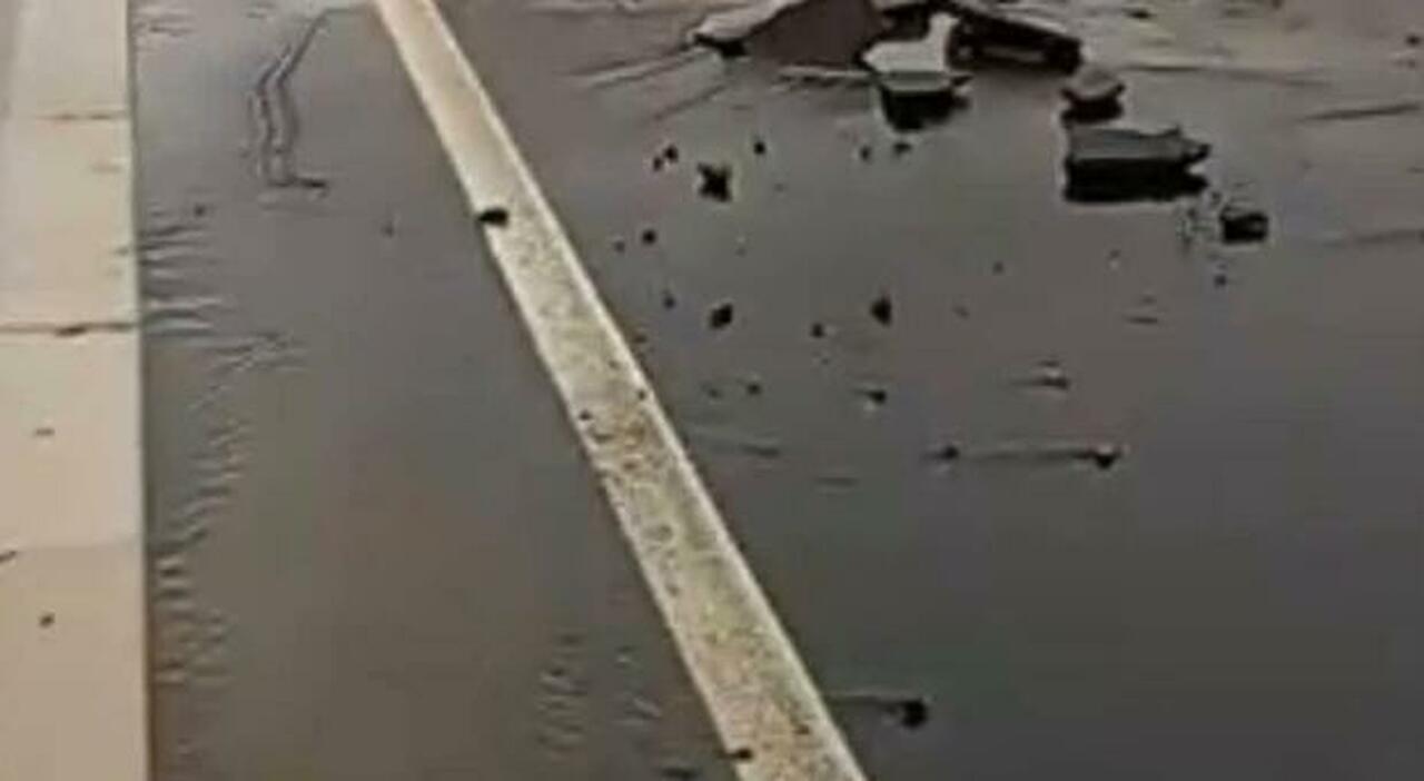 bari cede la strada dopo il maltempo il comune ad aqp riparatela da Quotidianodipuglia.it bari cede la strada dopo il maltempo il comune ad aqp riparatela