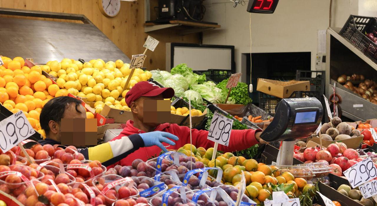 banchi bengalesi al mercato di ortofrutta scoppia lo scontro il comune ha investito milioni di euro la gestione deve restare italiana da Ilgazzettino.it banchi bengalesi al mercato di ortofrutta scoppia lo scontro il comune ha investito milioni di euro la gestione deve restare italiana