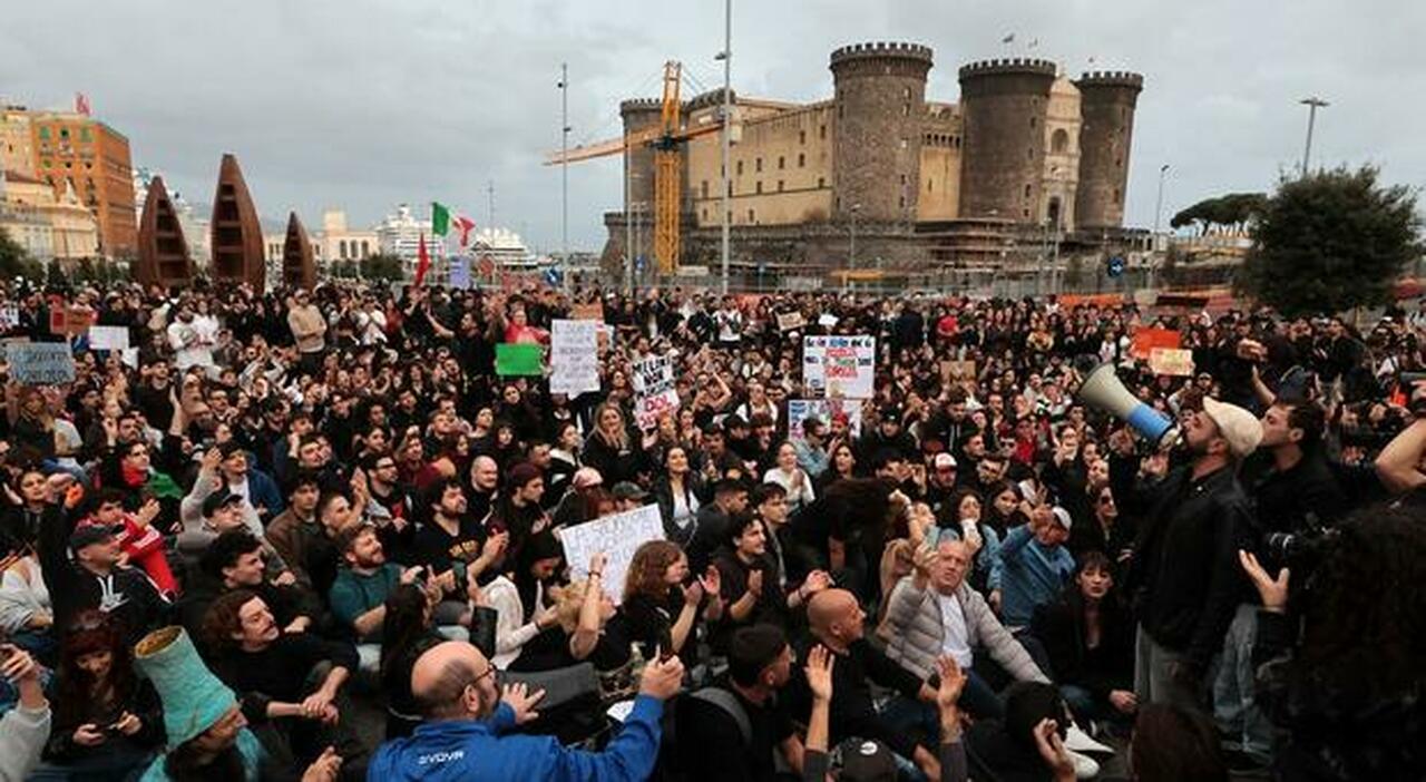 corteo per carovita la serrata dei commercianti di corso umberto stop alla violenza da Ilmattino.it corteo per carovita la serrata dei commercianti di corso umberto stop alla violenza