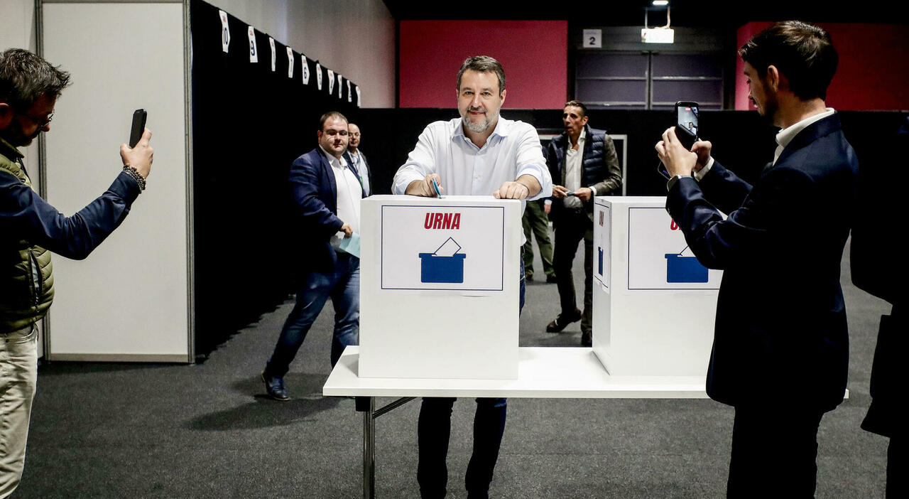 https://statics.cedscdn.it/photos/MED_HIGH/2026/10/25/9847925_25154813_matteo_salvini_voto_congresso_federale_lega_milano.jpg