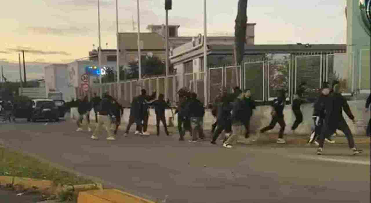 puteolana portici tifoso ridotto in fin di vita dagli ultras si stringe il cerchio intorno all aggressore video da Ilmattino.it puteolana portici tifoso ridotto in fin di vita dagli ultras si stringe il cerchio intorno all aggressore video