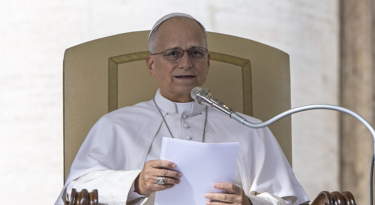 https://statics.cedscdn.it/photos/MED_HIGH/2026/10/26/9850004_26173855_papa_leone_come_sta.jpg