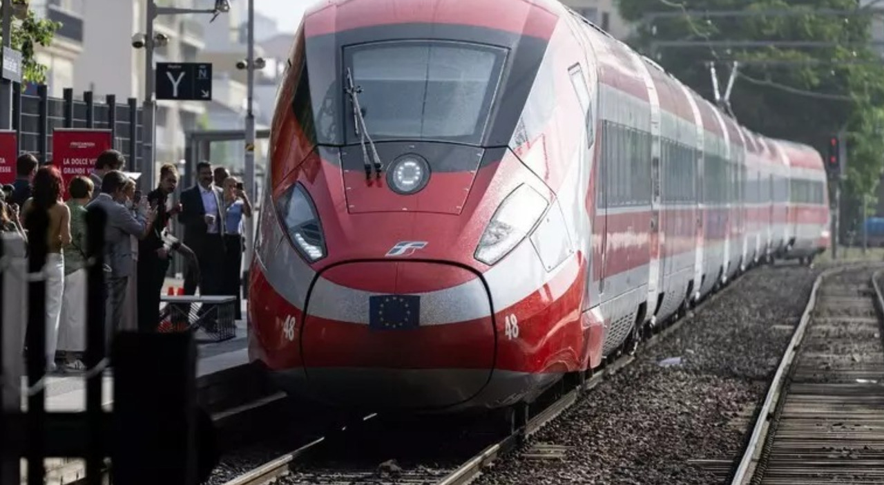tragedia a verona porta nuova rincorre il treno in partenza 33enne scivola sui binari e muore di fronte alla findanzata
