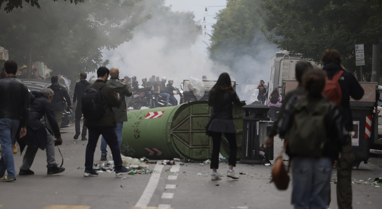 manifestazione a roma il poliziotto erano un centinaio in via claudia ci hanno lanciato di tutto da Ilmessaggero.it manifestazione a roma il poliziotto erano un centinaio in via claudia ci hanno lanciato di tutto