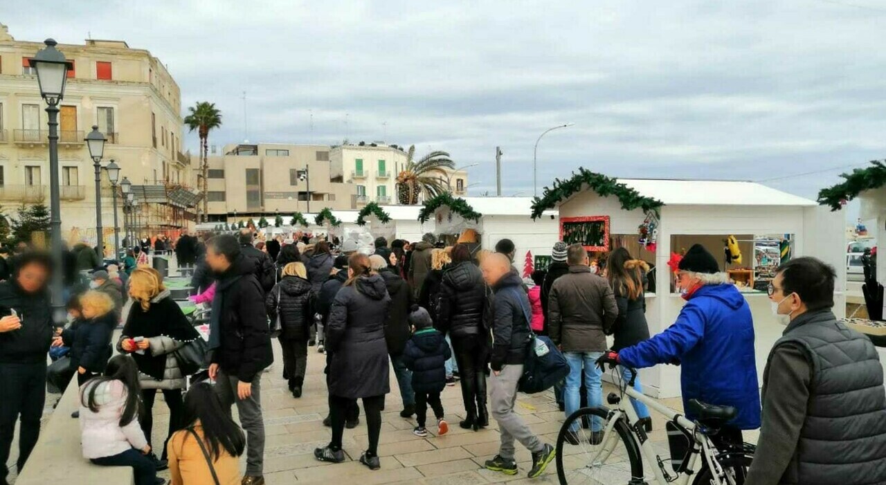 mercatini di natale a bari nuovo bando meno casette spazio agli artigiani