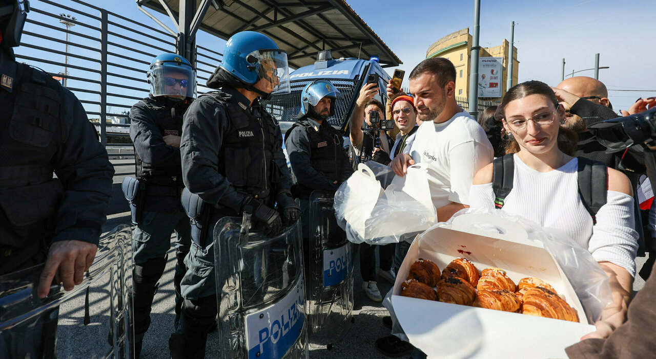 cortei 30 ottobre dalle sfogliatelle a napoli agli scudi abbassati a bologna piccoli segni per allentare lo scontro da Ilmessaggero.it cortei 30 ottobre dalle sfogliatelle a napoli agli scudi abbassati a bologna piccoli segni per allentare lo scontro