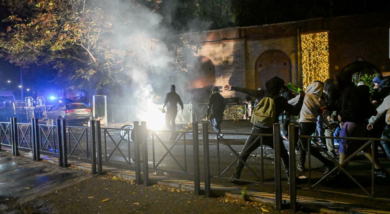 cortei in 60 citt224 la marcia pacifica degli studenti in piazza ma poi la guerriglia da Ilmessaggero.it cortei in 60 citt224 la marcia pacifica degli studenti in piazza ma poi la guerriglia