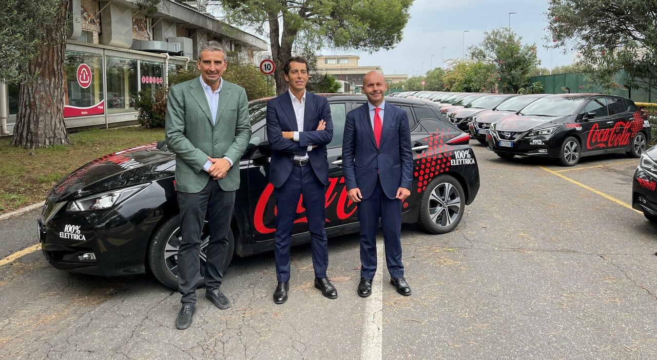 Vincenzo Varriale, Direttore Vendite Nissan Italia, Luca Busi, amministratore delegato Sibeg e Tomaso Aguzzi, Direttore Sales di Arval Italia