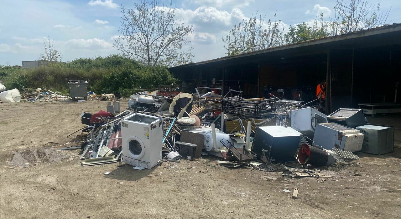 Six Arrested for Embezzlement and Corruption in Waste Management Scandal