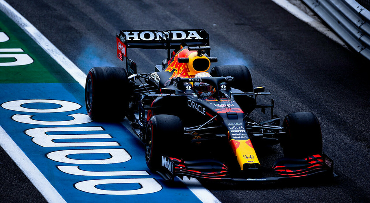 Max Verstappen con la sua Red Bull-Honda