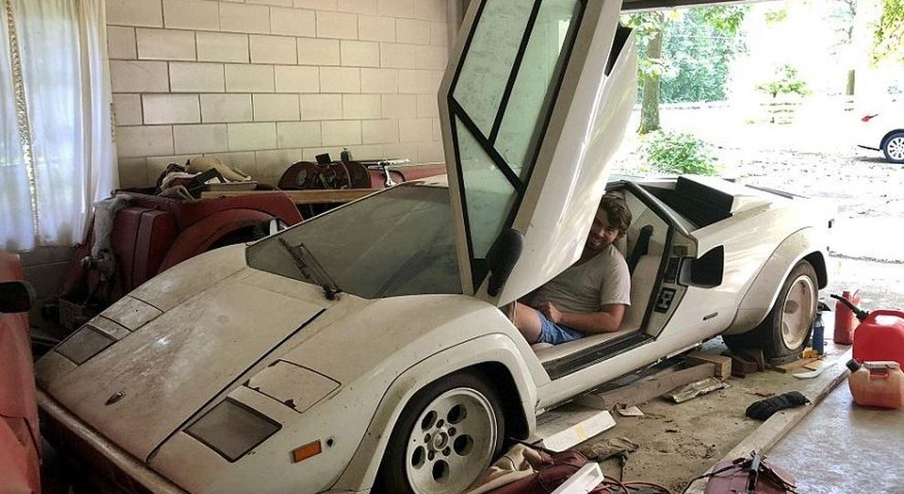 Eredita una casa dal nonno: nel garage trova una Lamborghini da 500 mila dollari
