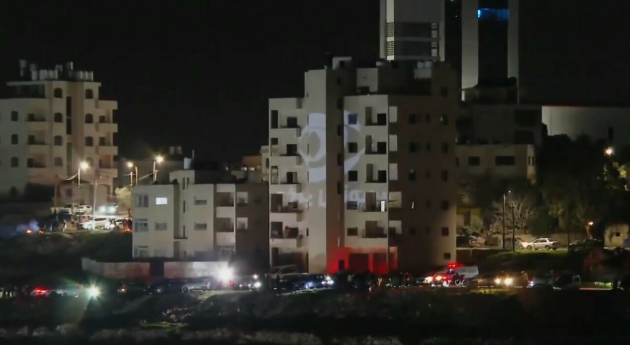 Hamas consegna i corpi di quattro ostaggi morti. Domenica il vertice per la fase due della tregua