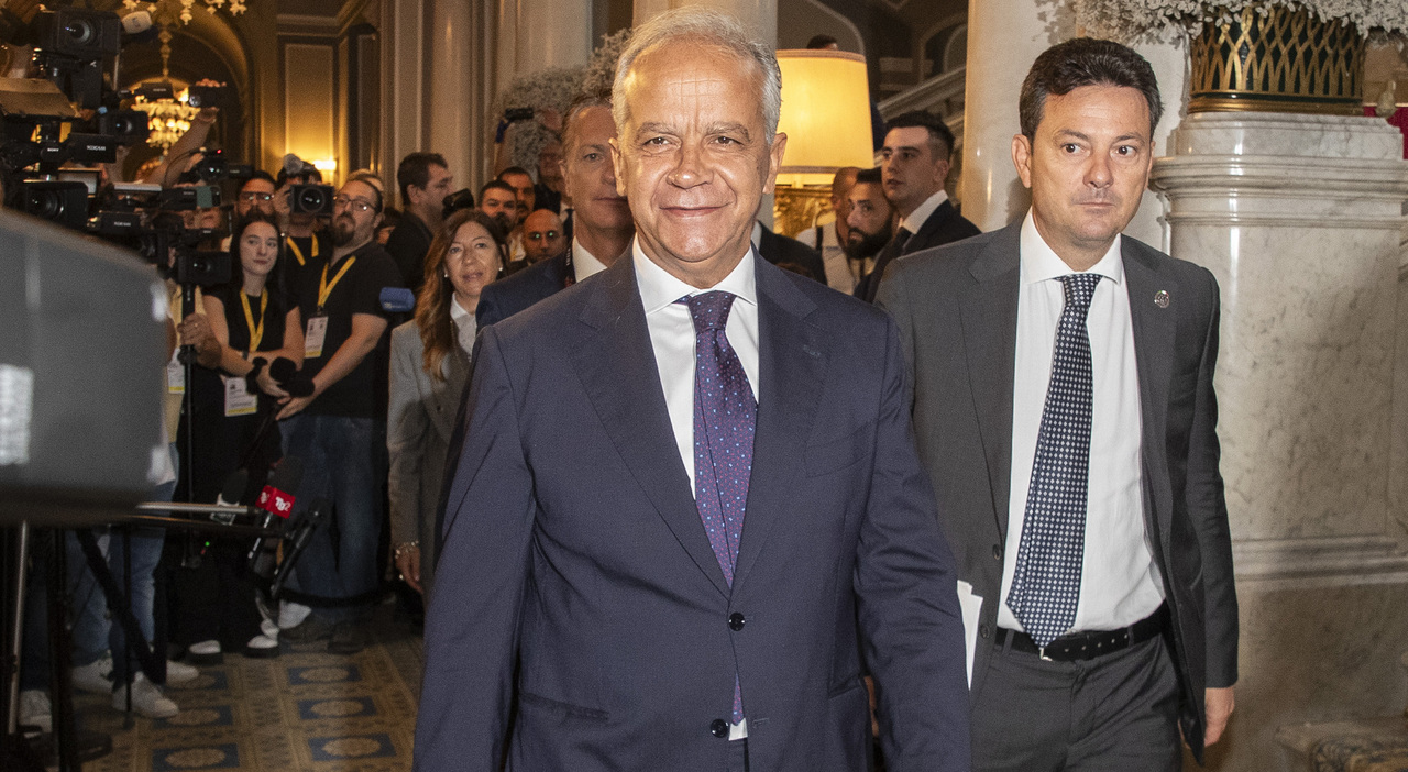 Il ministro Piantedosi ad Avellino: «Sangiuliano vittima di una imboscata»