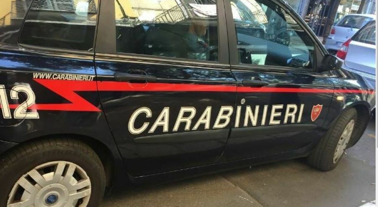 Jesi, 11 anni sale sullo scuolabus, invece di entrare in classe va dai carabinieri: «Aiuto, mio zio ci ...