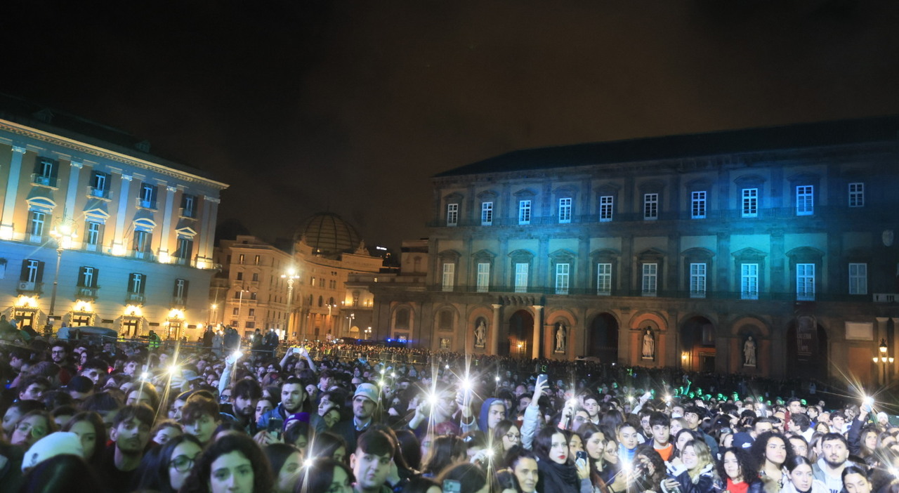 Napoli, Capodanno a sorpresa: «Il concertone sbarca anche nelle periferie»