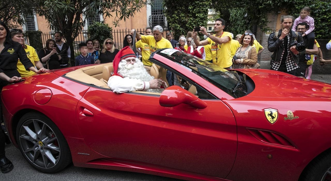 Babbo Natale in Ferrari per i bambini dell’Ospedale Isola Gemelli