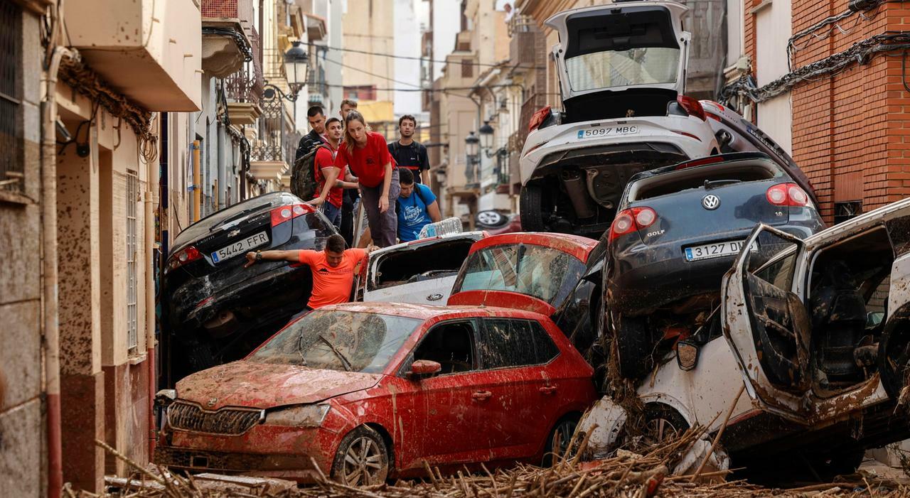 Alluvione Valencia, oltre 200 morti. Si scatenano gli sciacalli, già 50 gli arresti. E ora Dana si sposta verso le Baleari