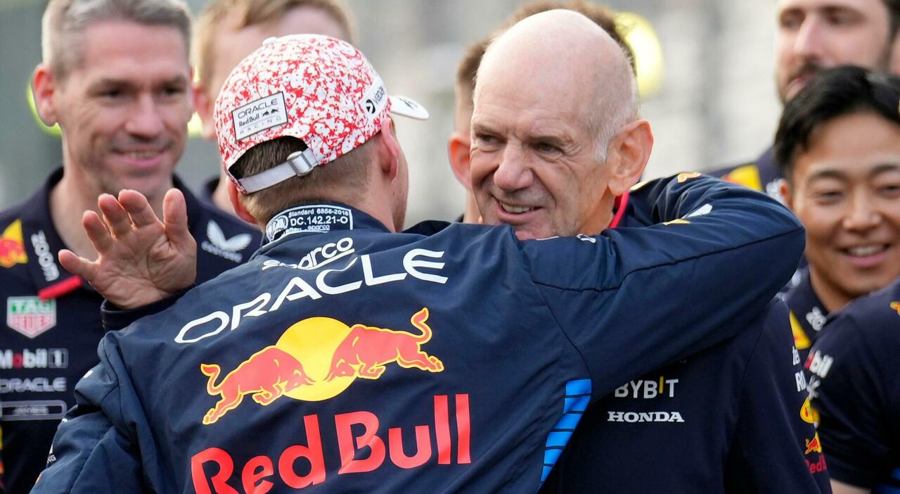 Adrian Newey abbracciato da Max Verstappen