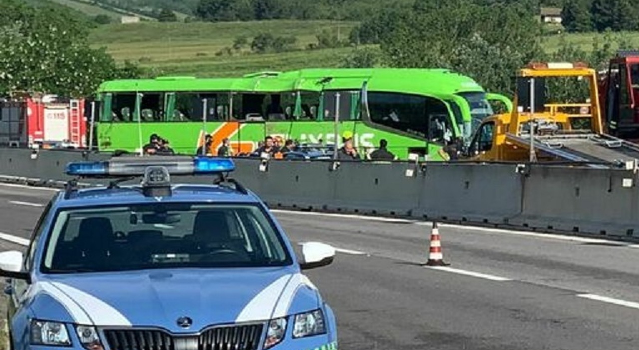 Incidente A16, le prime testimonianze dei passeggeri del bus Flixbus: «Stavamo tutti dormendo»