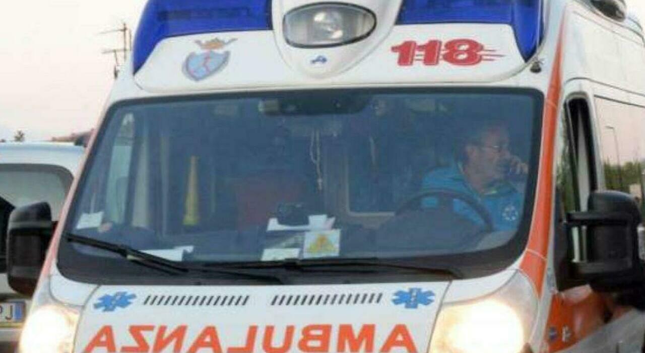 Scende dal trattore e viene schiacciato: morto 61enne