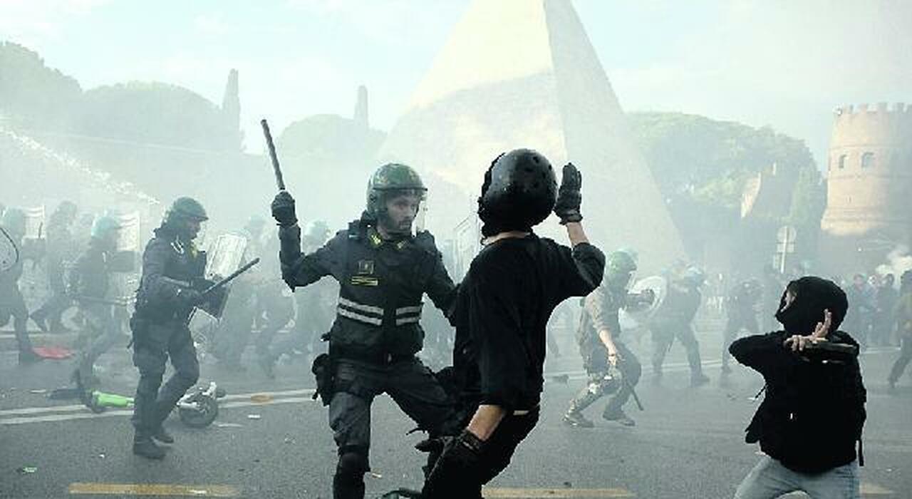 Avviso di possibili scontri e chiusure stradali, prevista anche la mezza maratona domenica.