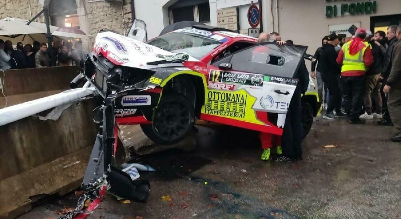 Le immagini dell'incidente al Rally di Pico in cui è coinvolto un commissario di gara